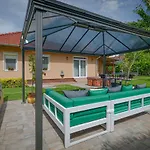 Sunny Garden Pihenohaz * Siofok