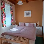 Vakantiehuis Sunny Garden Pihenohaz *
