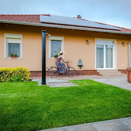 Sunny Garden Pihenohaz Σπίτι διακοπών *