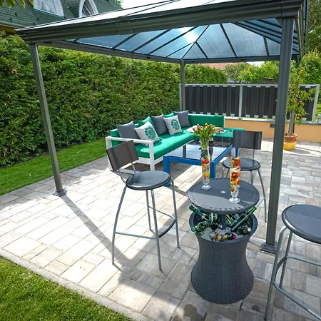 Sunny Garden Ferienhaus