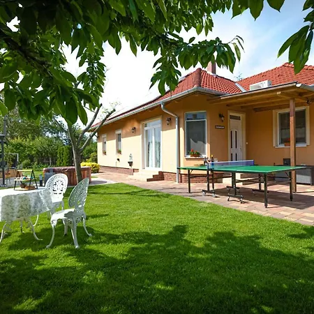 Sunny Garden Pihenohaz * Siófok