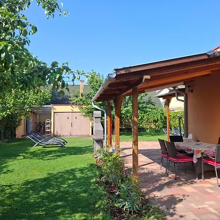 Sunny Garden Pihenohaz Σπίτι διακοπών