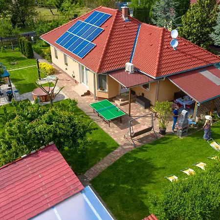 Holiday home Sunny Garden Pihenohaz *