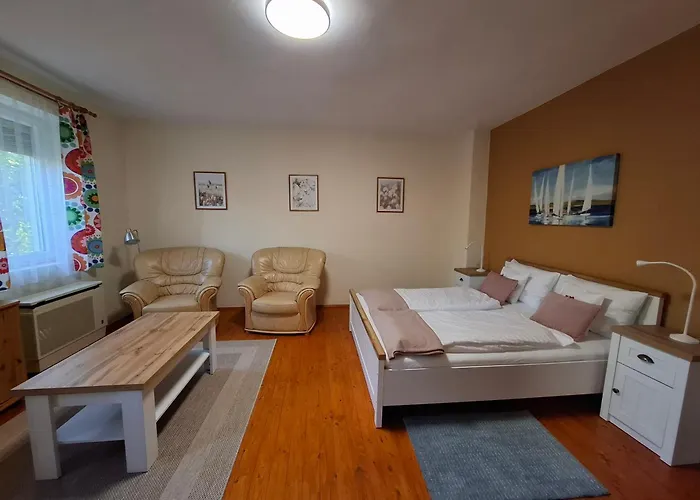 Sunny Garden Pihenohaz بيت للعطل