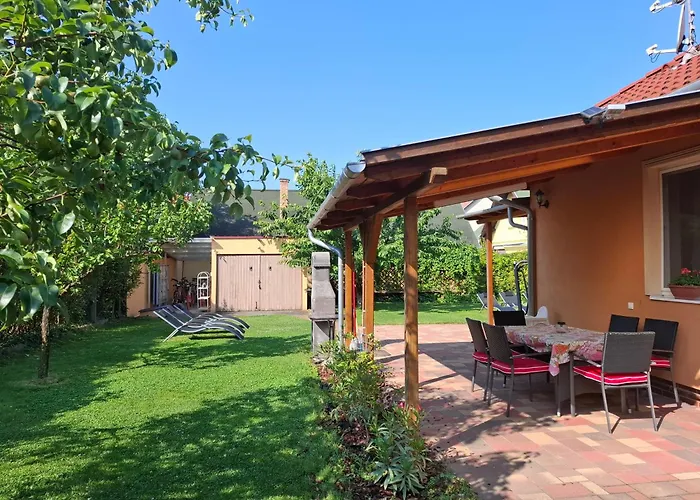 Sunny Garden Ferienhaus